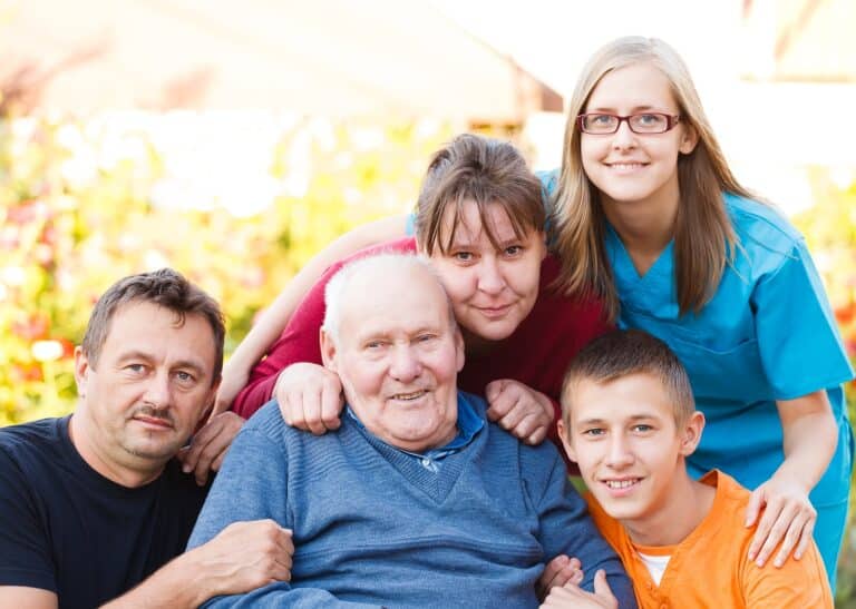 Alzheimer’s home care helps family caregivers reduce stress by providing specialized support for their loved ones.